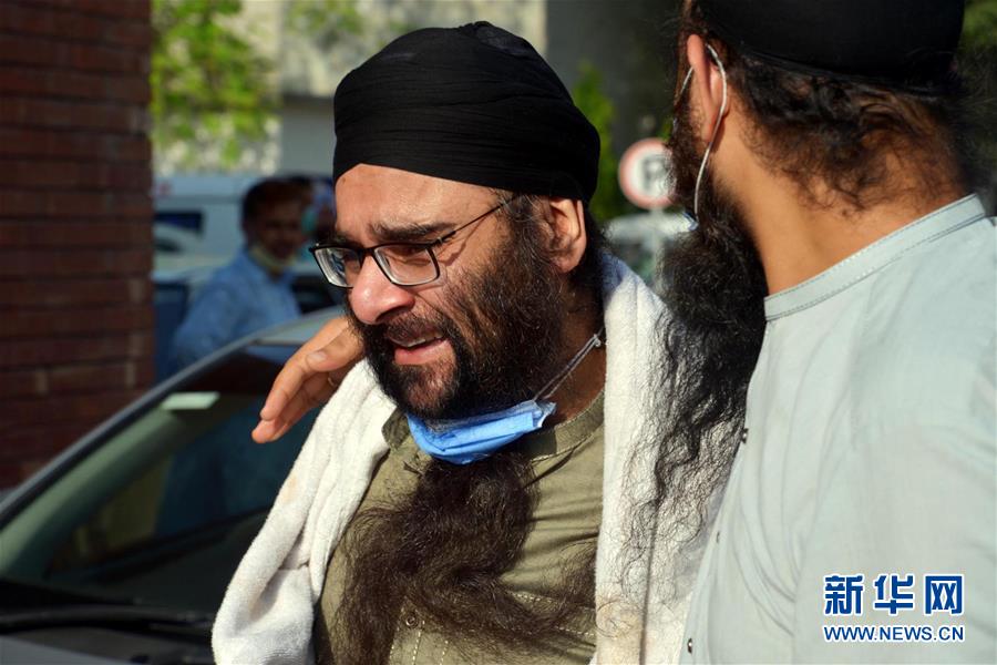 （國(guó)際）（1）巴基斯坦客運(yùn)列車(chē)和巴士相撞事故致19人死亡