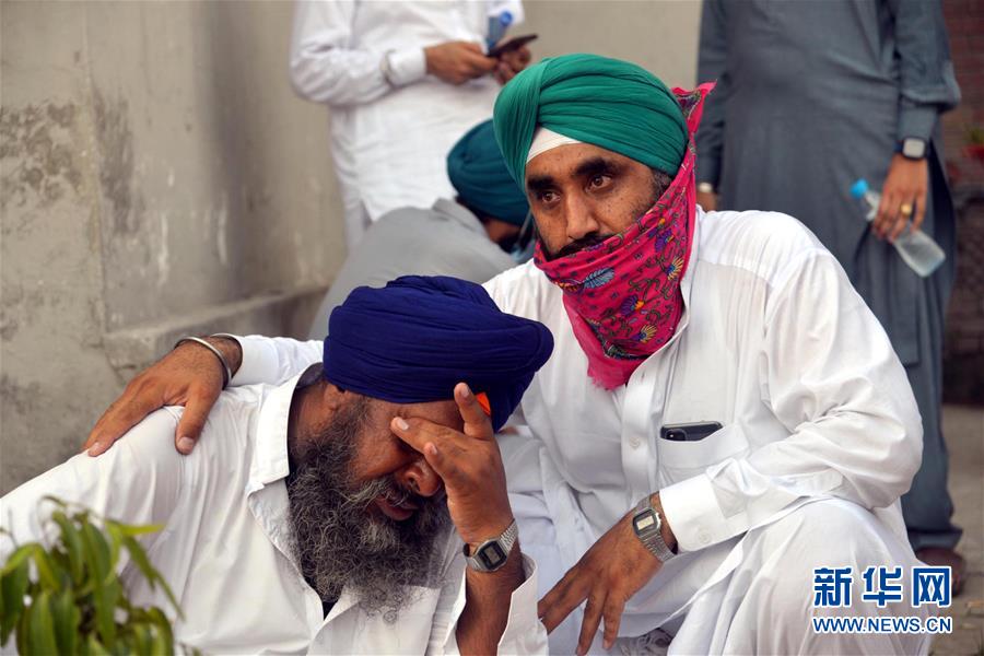 （國(guó)際）（7）巴基斯坦客運(yùn)列車(chē)和巴士相撞事故致19人死亡