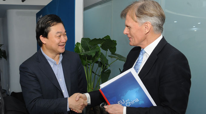 新華網董事長、總裁田舒斌會見丹麥駐華大使裴德盛