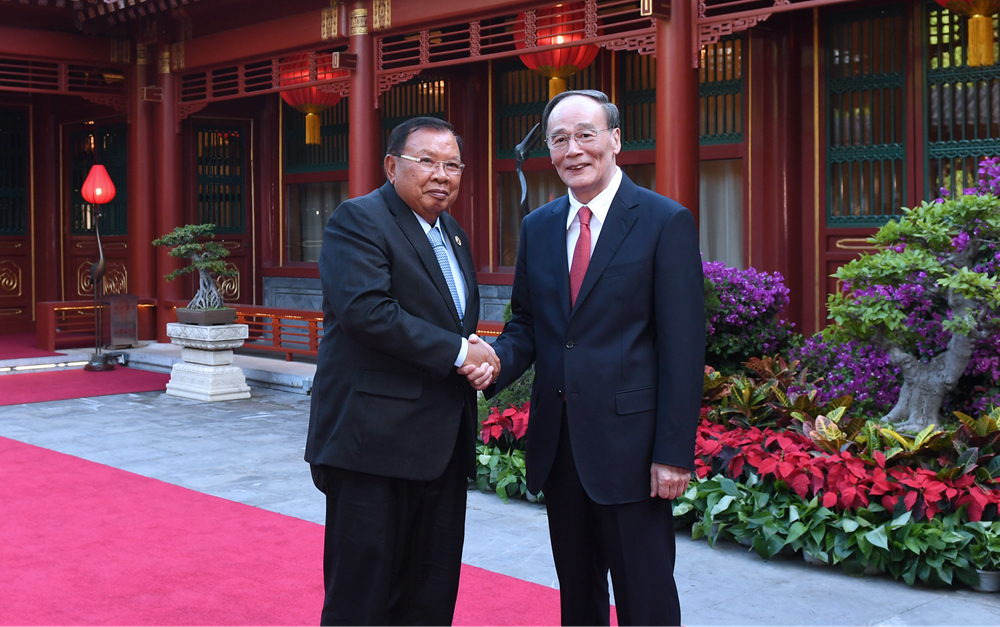 王岐山會見老撾人民革命黨中央總書記、國家主席本揚