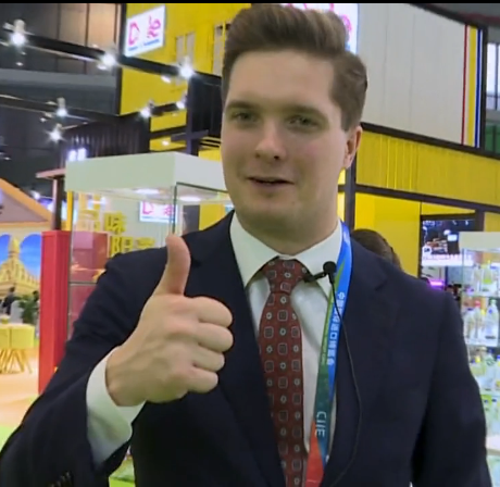 看快閃《不遠(yuǎn)萬里來看&ldquo;你&rdquo;》，聽老外點(diǎn)贊進(jìn)博會