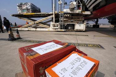 &ldquo;空中通道&rdquo;援漢忙