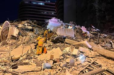 美佛羅里達州一住宅樓局部坍塌致至少3死12傷