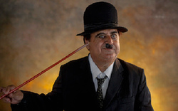 印度街頭上演&ldquo;百變卓別林&rdquo;向大師致敬(組圖)